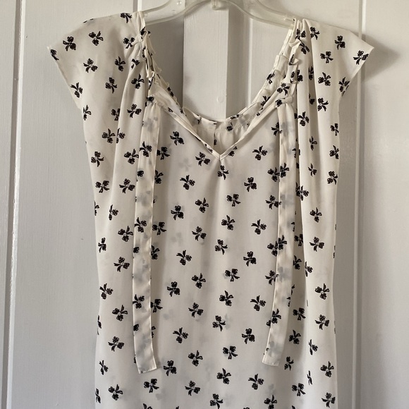 Lauren Conrad Pretty Bows Ruffled Top NWOT - Picture 3 of 5